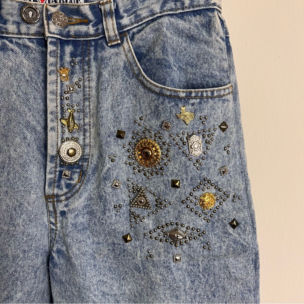 Vintage Acid Wash Dakota Blue Embellished Jeans - Picture 3 of 9